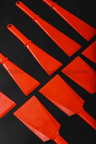 Szpachelka plastikowa czerwona 75 x 360mm